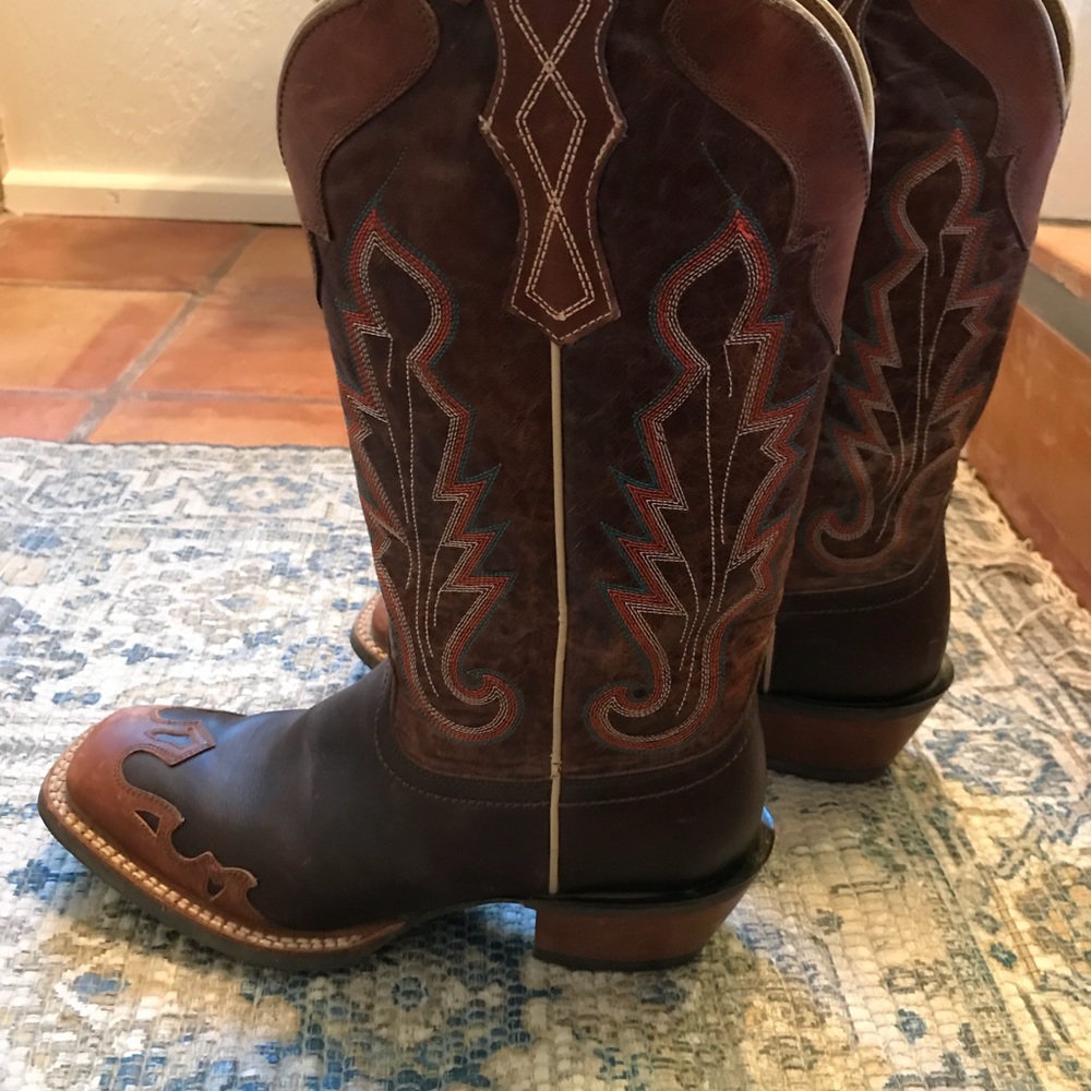 Women’s Size 8 Ariat Cowboy Boots